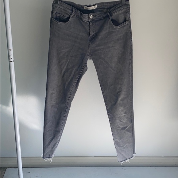 Zara Gray Skinny Jeans with Frayed Bottoms - Picture 2 of 8